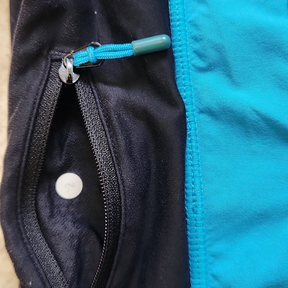 Women’s Speed Up Short Shorts.  Size 2. - Picture 4 of 9